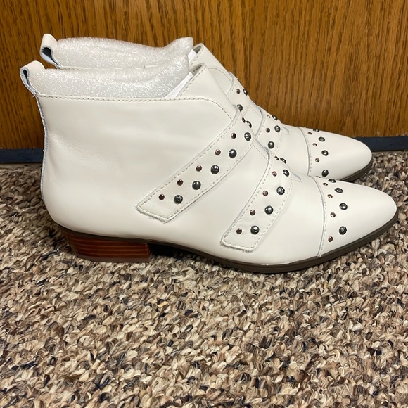 BRAND NEW - Picture 1 of 3